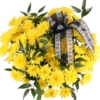 10 gelbe Chrsysanthemen mit Schleife / Trauerflor