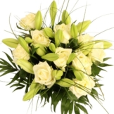 Blumenstrauß White Magic - Premium Rosen und Lilien in weißer Pracht plus Secco Hugo