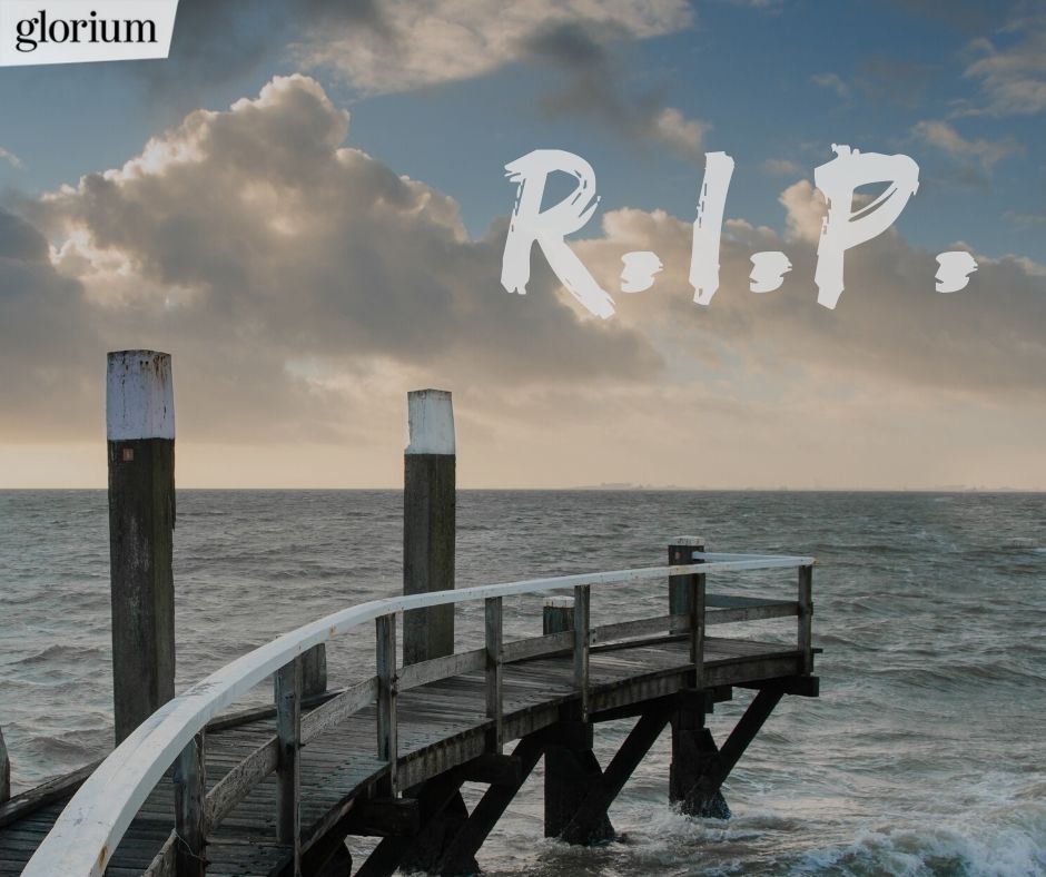 997-r-i-p-rest-in-peace-bilder-trauer-sprueche-karte-trauer-tot-beileid-gedenken-glorium-holzsteg-meer